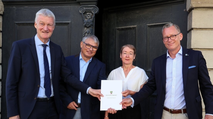 Übergabe des Fördermittelbescheids zur Sanierung des Kapitelschenke